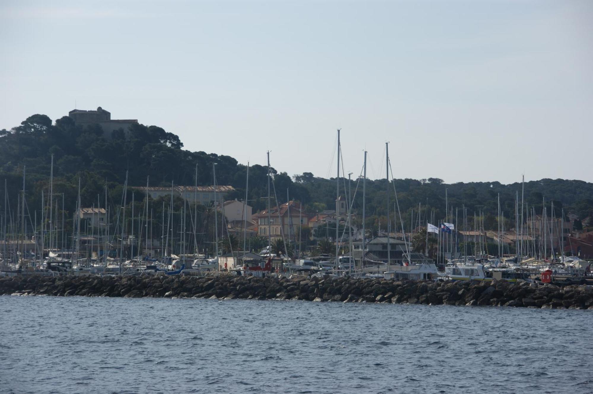 Auberge Des Glycines Porquerolles Bagian luar foto