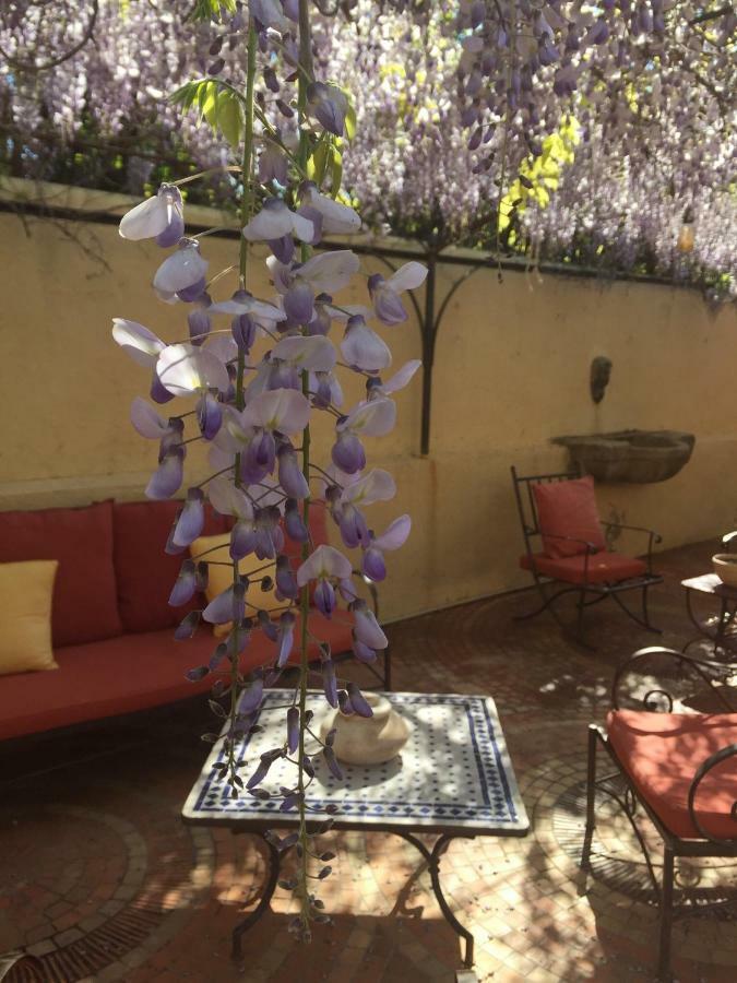 Auberge Des Glycines Porquerolles Bagian luar foto