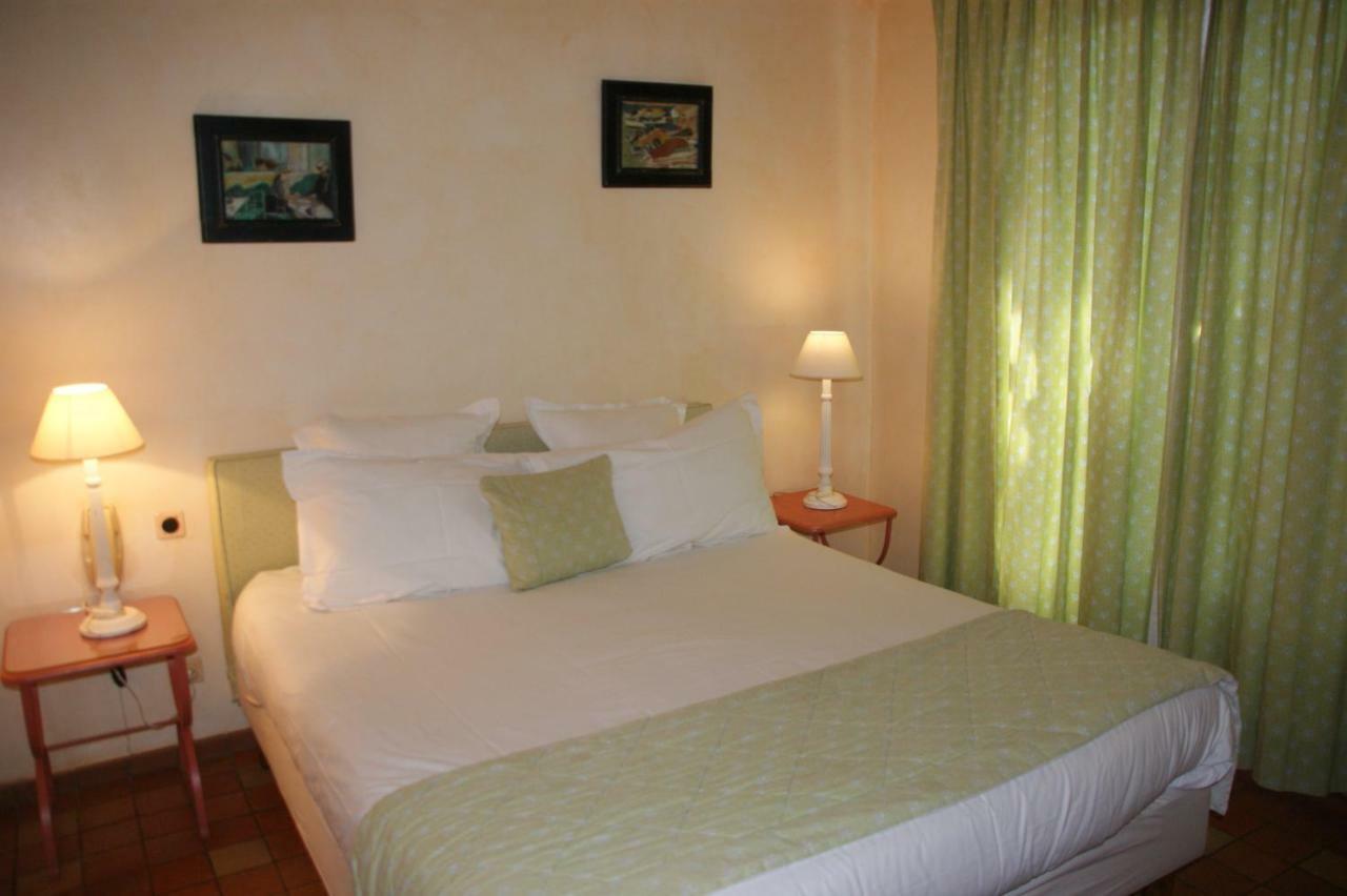 Auberge Des Glycines Porquerolles Bagian luar foto