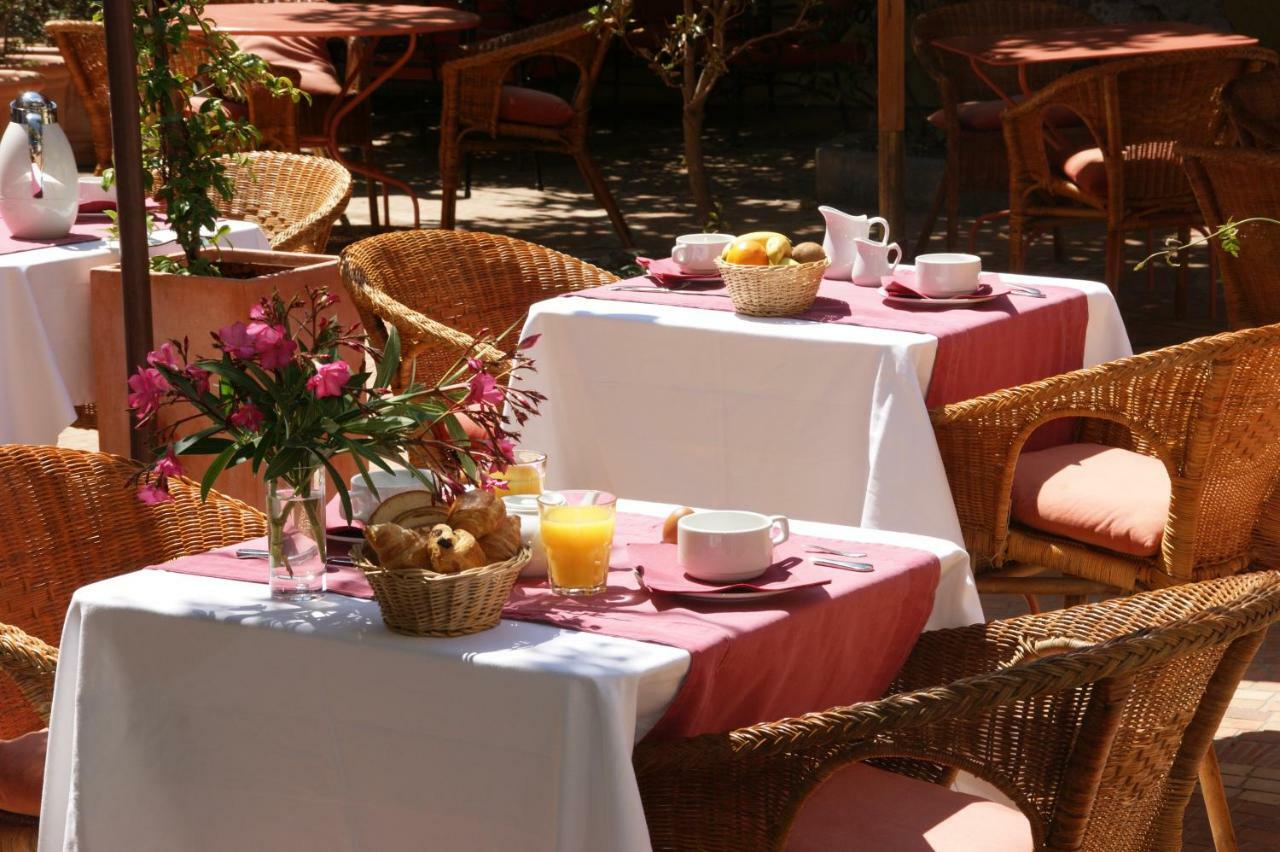 Auberge Des Glycines Porquerolles Bagian luar foto